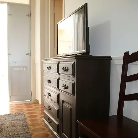 Salvador House Ii *